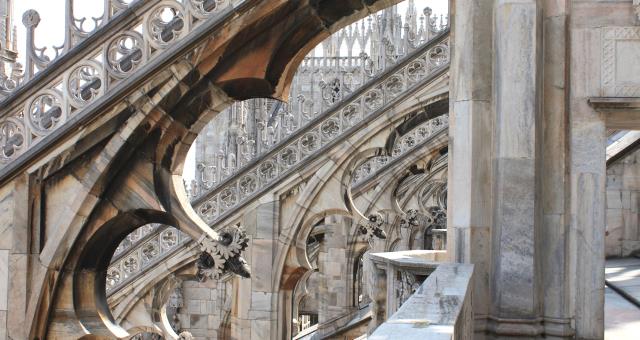 Grimpe sur les magnifiques terrasses du Duomo, avec un séjour de deux nuits, l'entrée sera incluse ! 