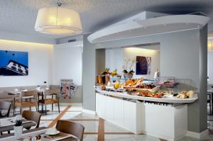 Breakfast Room - Buffet