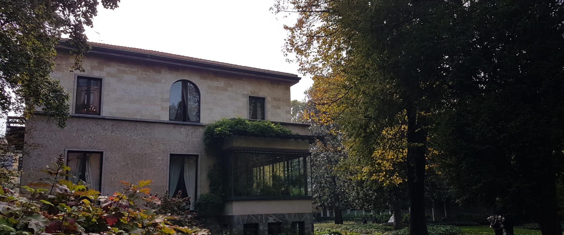 Stay at the Best Western Hotel City in Milan and discover the best attractions in the city. A few minutes walk from the Hotel you can visit Villa Necchi Campiglio, a splendid historic residence, surrounded by a lush garden.