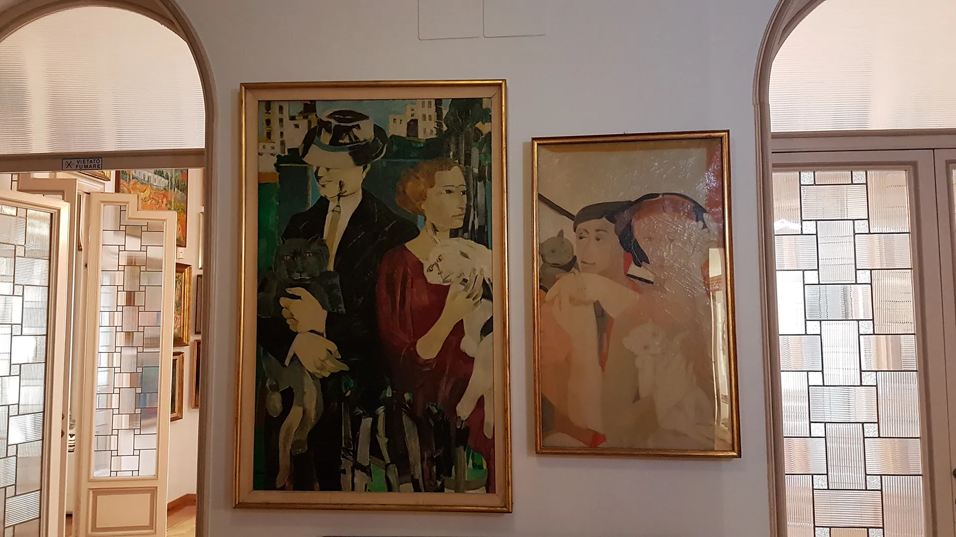 Nell'immagine, un primo piano su due dipinti ospitati presso la Casa Museo Boschi di Stefano a Milano.
