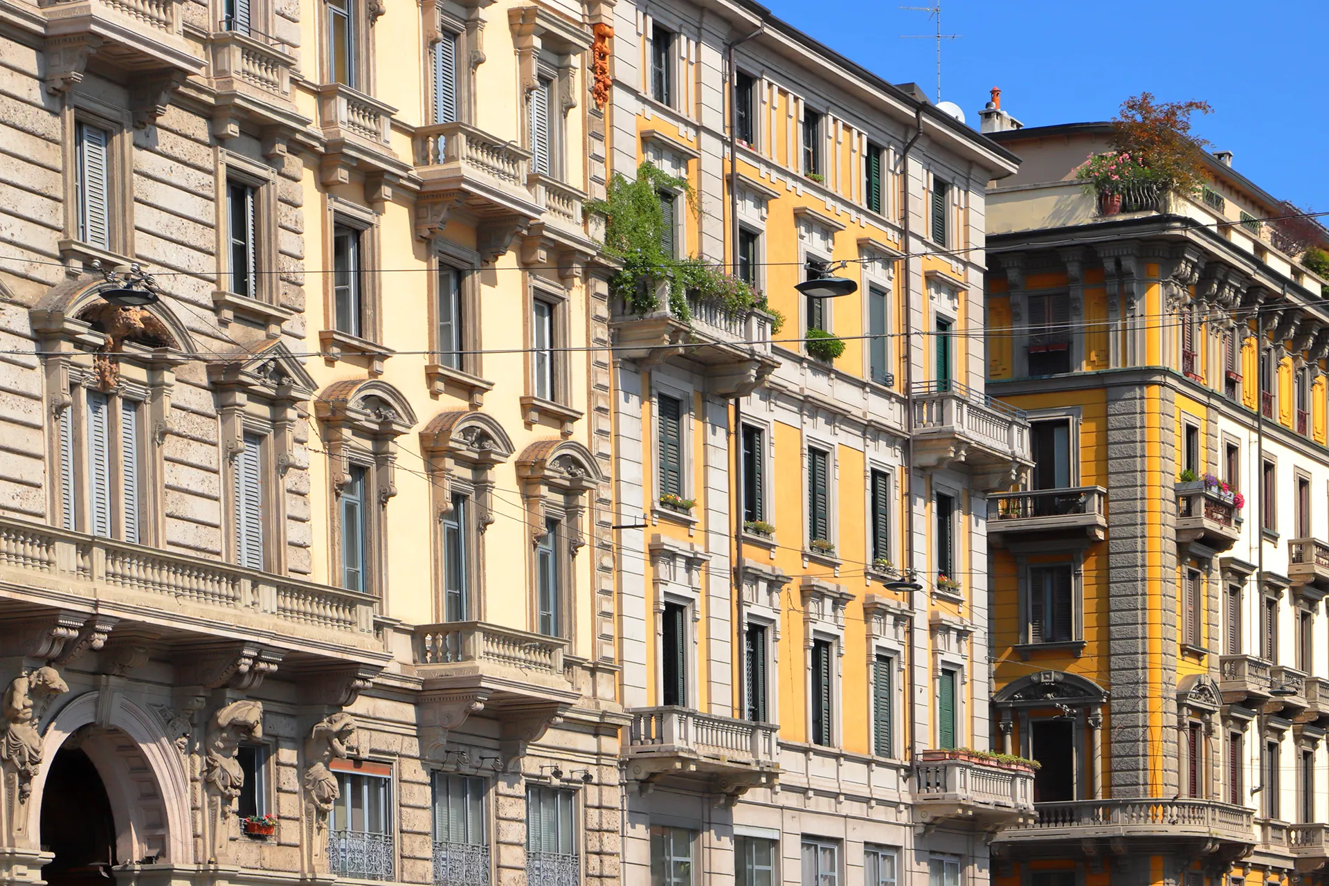 Nell'immagine, alcuni palazzi di Corso Buenos Aires a Milano.