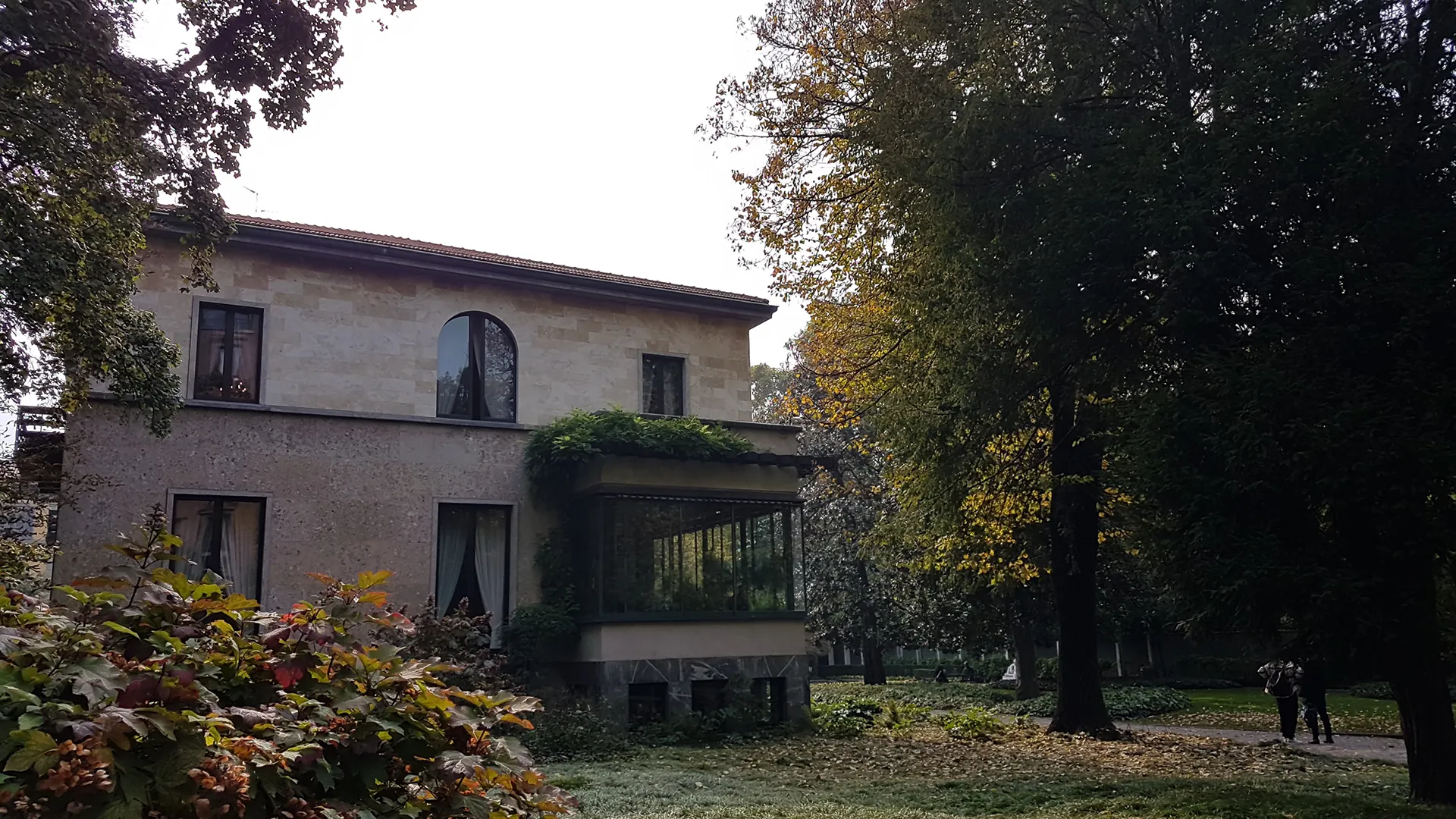 Nell'immagine, l'esterno di Villa Necchi Campiglio a Milano.